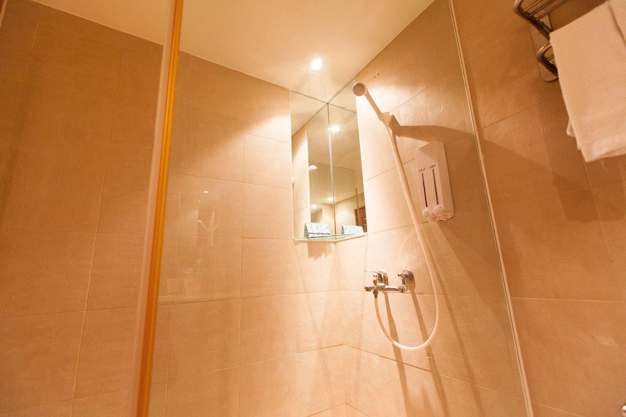 Roaders Hotel Hualien Dongda Екстер'єр фото